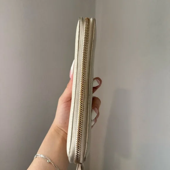 Gucci Beige Leather Zip-Around Wallet